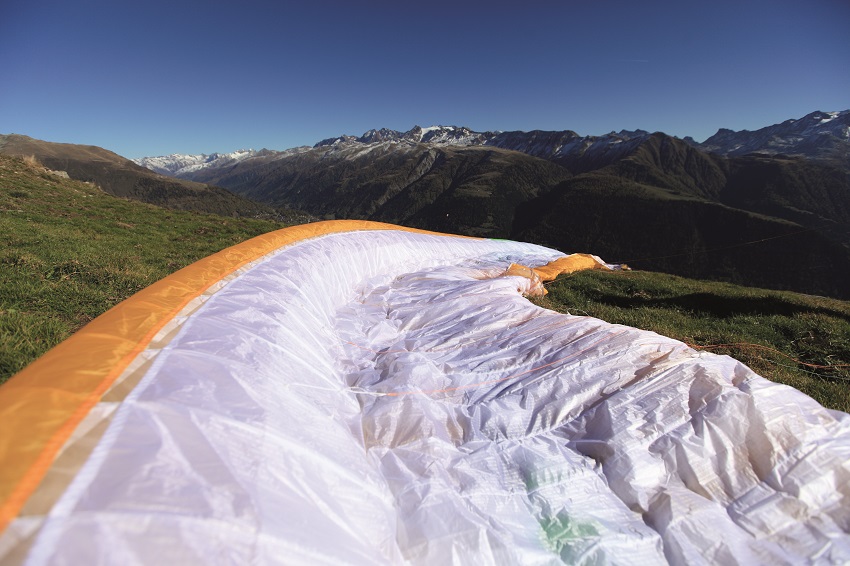Tiges en nitinol sur la NIVIUK Icepeak 8 - Photo Luc Hentsch