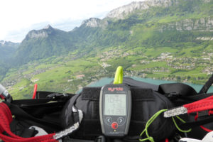 SYRIDE SYS'Alti V3 fixé sur secours ventral cockpit