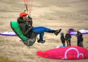 Voler dans le vent fort à Wijk Aan Zee Tom Bourdeau