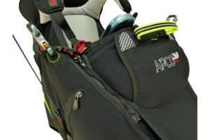 APCO Swift - poche secours ventrale qui sert aussi de cockpit