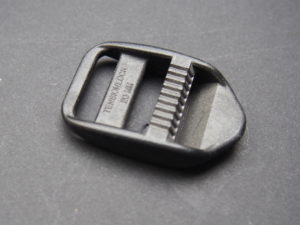 Boucle passant plastique de réglage