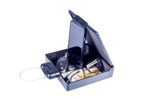 Boite sécurisée (cadenas à combinaison 4 chiffres et câble gainé)