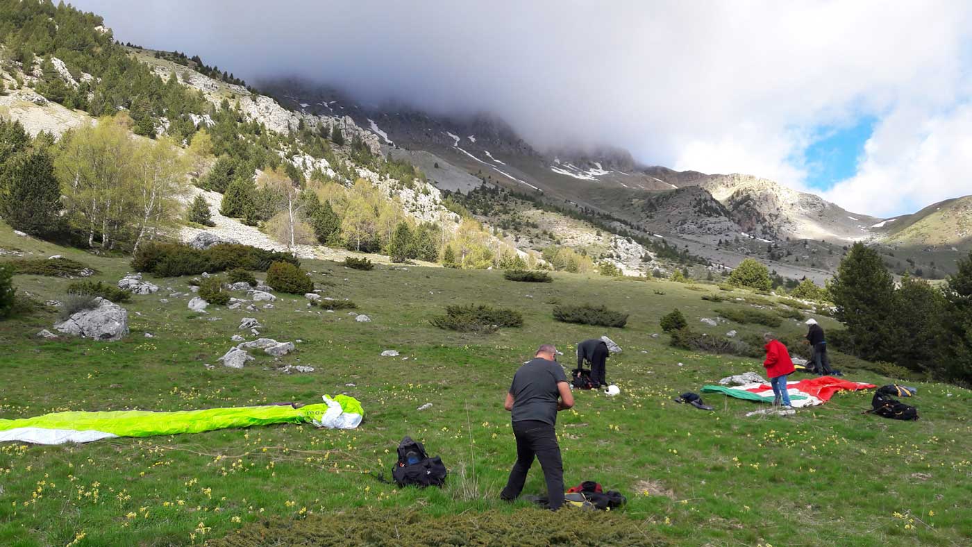 Existenciel école parapente en Hautes Pyrénées au décollage