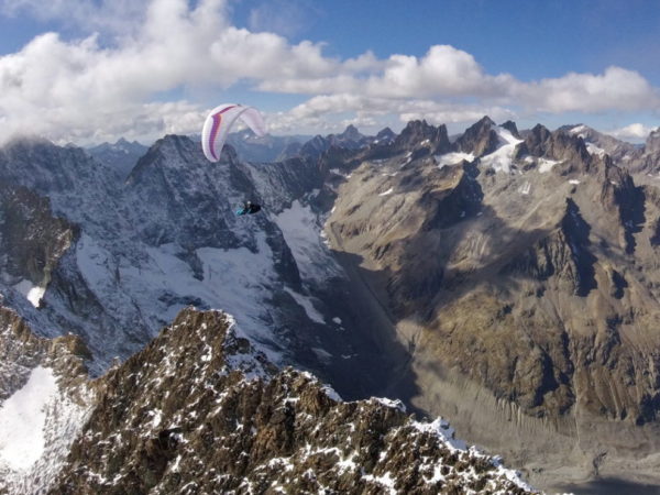 Au dessus des Ecrins / Photo Loic Lefevre