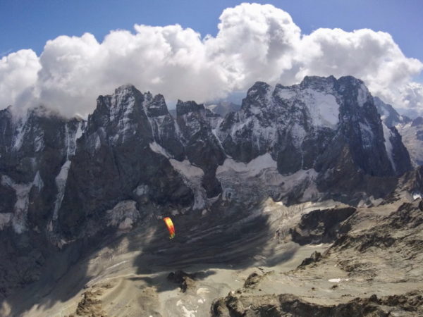 Au dessus des Ecrins / Photo Loic Lefevre