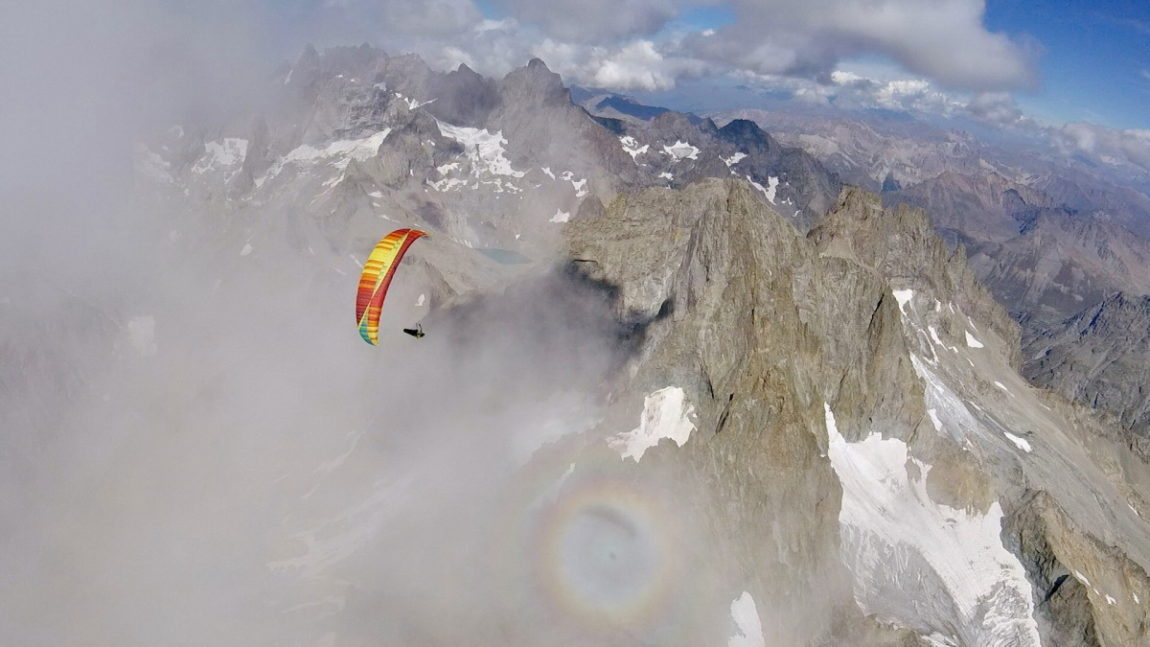 Au dessus des Ecrins / Photo Loic Lefevre