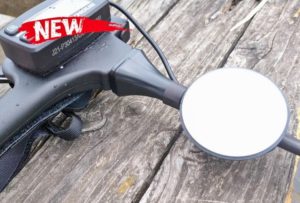 miroir de contrôle du carburant en paramoteur en place