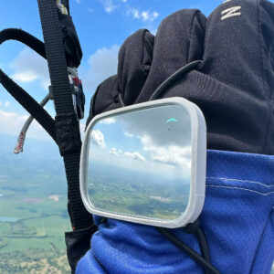 le rétroviseur parapente SRS s'installe sur le dos de la main