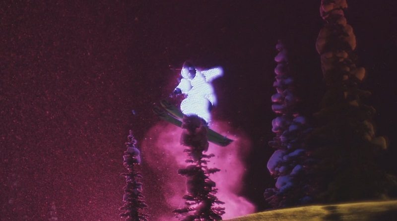 Le film « Afterglow », des skieurs en combinaison illuminée by night