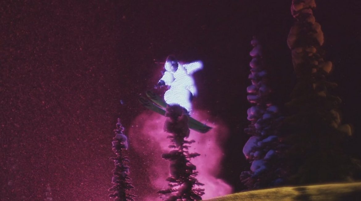 Le film « Afterglow », des skieurs en combinaison illuminée by night