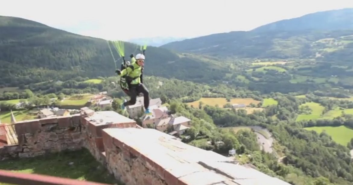Le triple champion de voltige François Ragolski à Saint Vincent les Forts