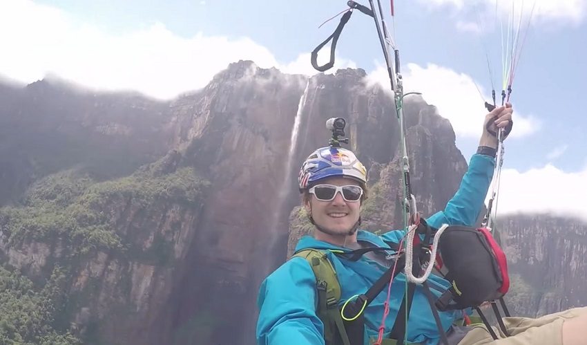 Paul Guschlbauer survole la plus haute chute d&rsquo;eau du monde