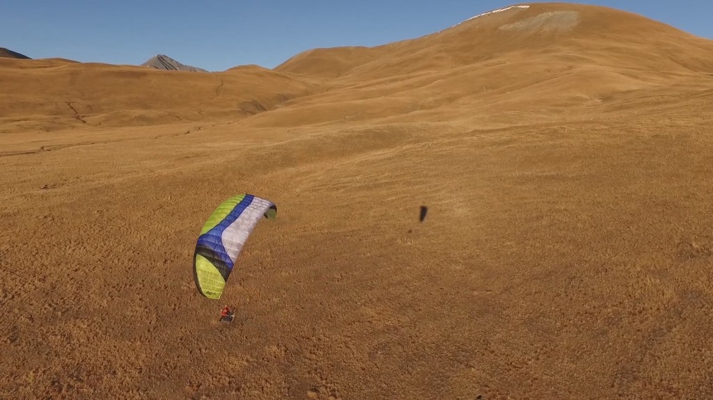 « Drone d’oiseau », superbe vol au dessus du Plateau d&rsquo;Emparis