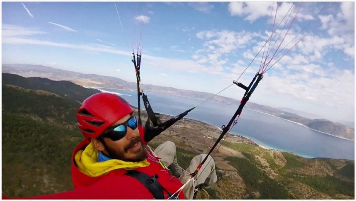 Romain voyage à vélo autour du monde et avec son parapente