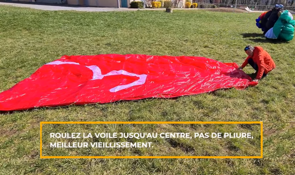 Technique de pliage parapente pour voiles modernes : le pli roulé