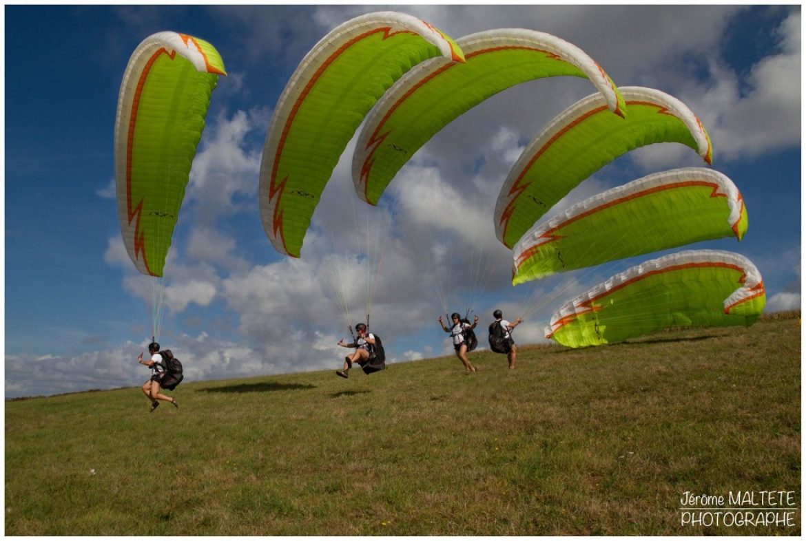 Décollages face voile sur le site parapente Trefeuntec (Bretagne)