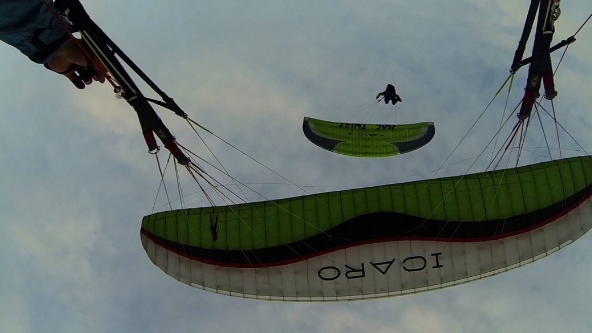 « Acro chaud », trip parapente d&rsquo;automne fun entre potes