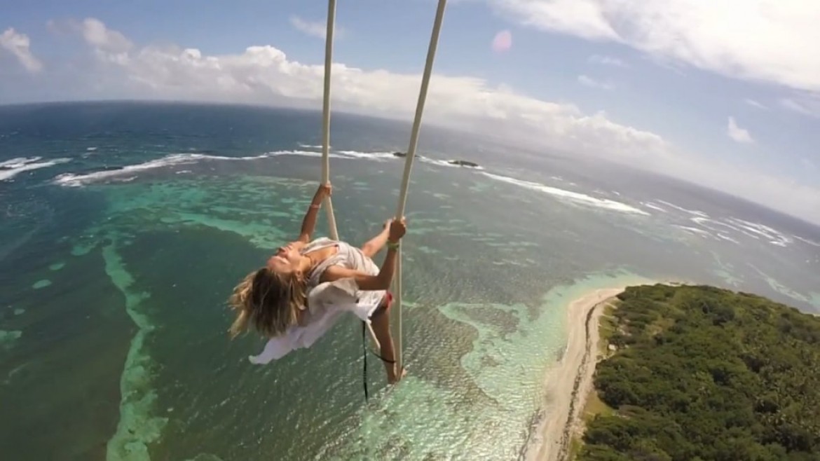 Acrobatie aérienne sur corde et en parapente aux Antilles