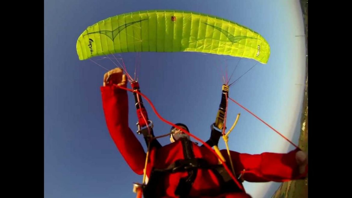 Acrobatie parapente en modèle réduit, très pédagogique!