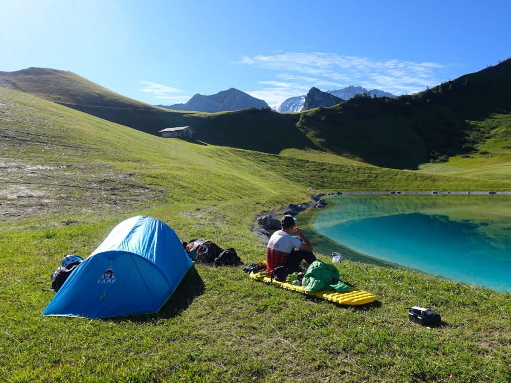 Fuir le Covid… Vol/bivouac au fil des lacs suisses et autrichiens