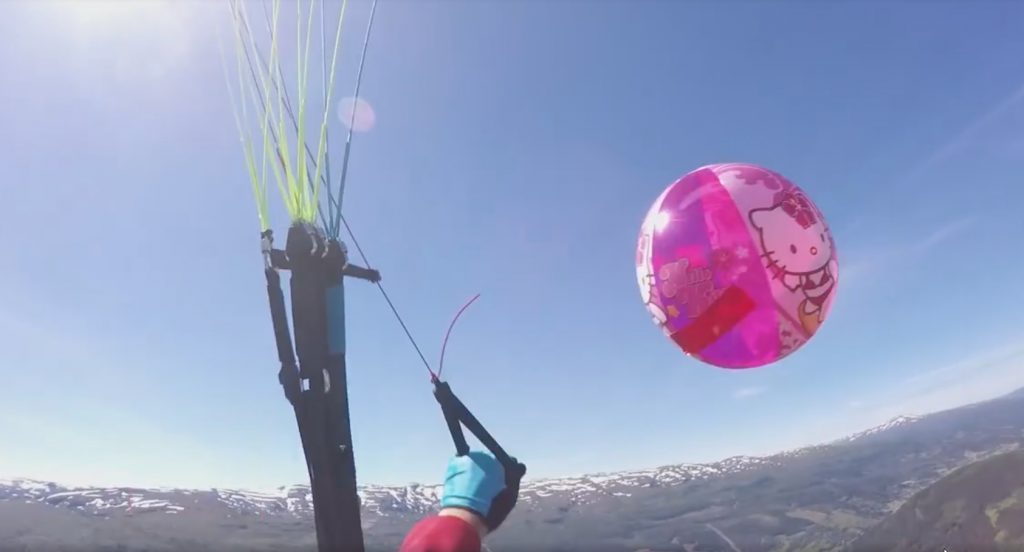 Partie de ballon en l&rsquo;air avec le champion acro François Ragolski