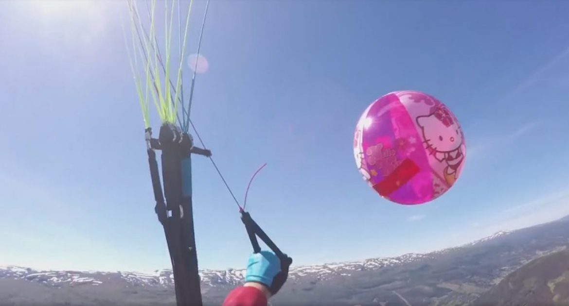 Partie de ballon en l&rsquo;air avec le champion acro François Ragolski