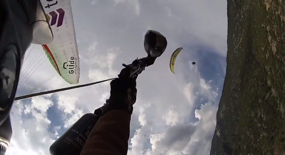 Don&rsquo;t try this at home : bataille paint ball en plein vol!