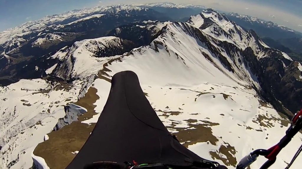 Vol parapente au dessus de la chaîne des Aravis