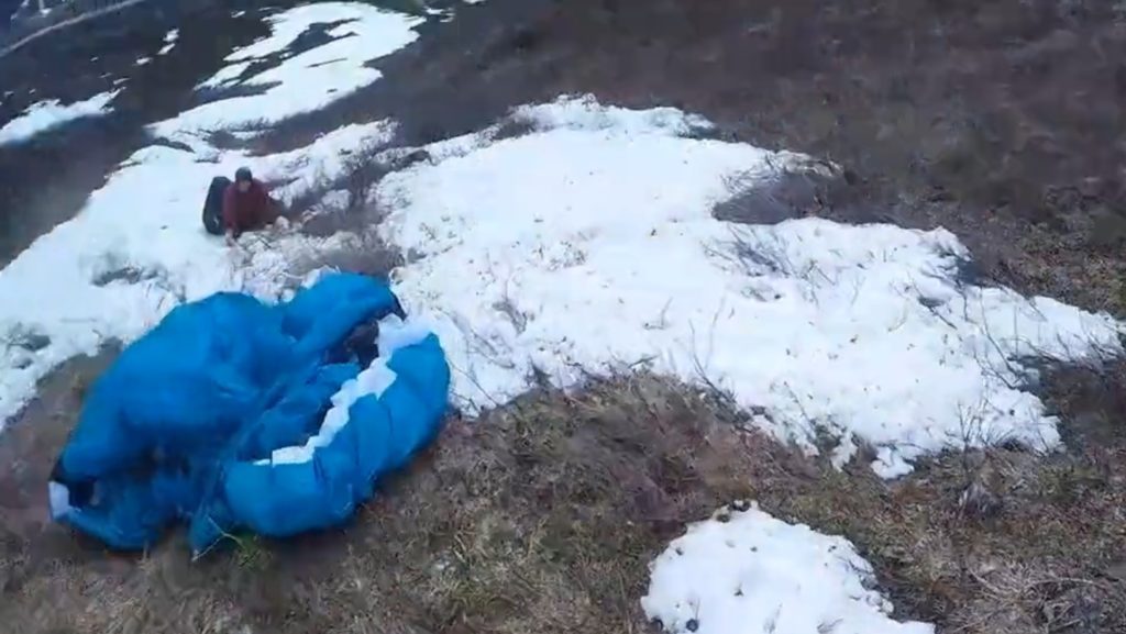Savoir descendre rapidement pour assister un parapentiste qui s&rsquo;est crashé