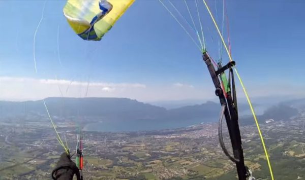 Comment dégager un bout d&rsquo;aile en cravate en parapente ?