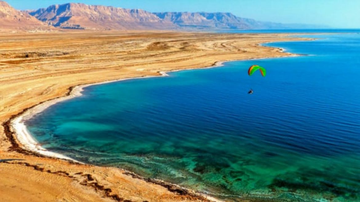 De splendides paysages d&rsquo;Israël survolés en paramoteur