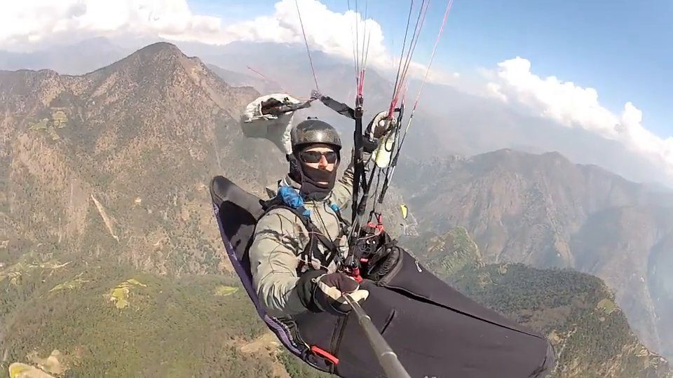 En mémoire d&rsquo;une aventure parapente au Népal qui finit mal
