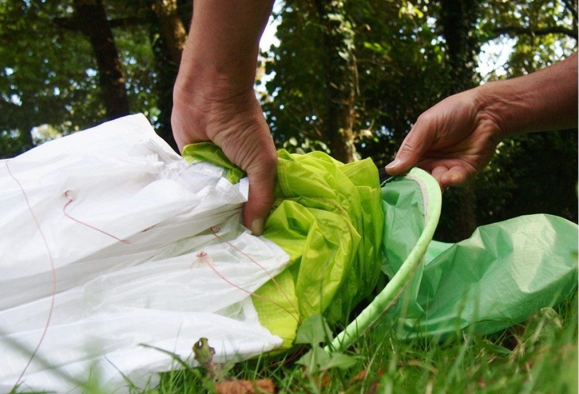 Le Tube, le sac de pliage parapente qui plie aussi votre aile