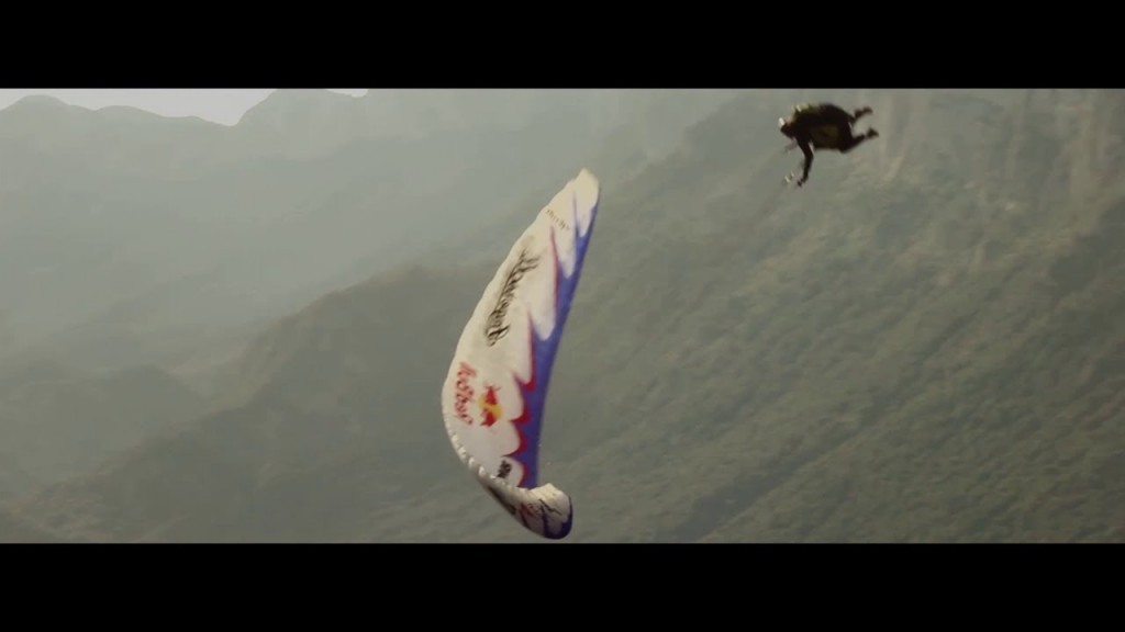 « EVOLUTION », l&rsquo;acrobatie parapente à Organya présenté par Pal Takats