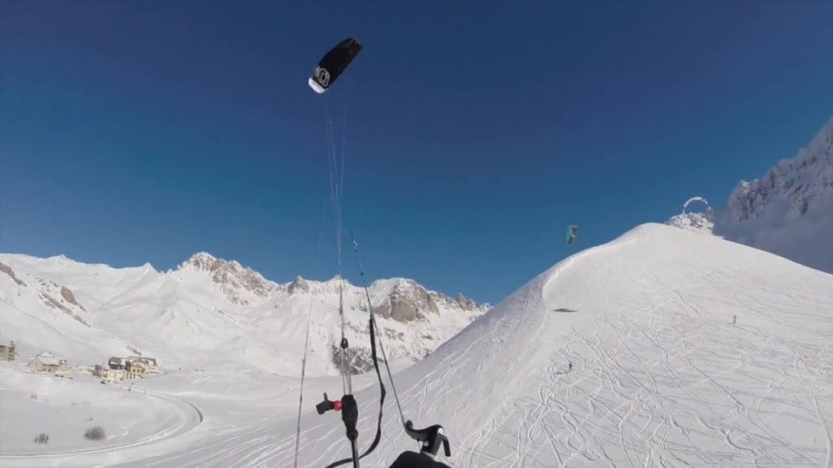 « Fly over the powder », des snowkiters volants