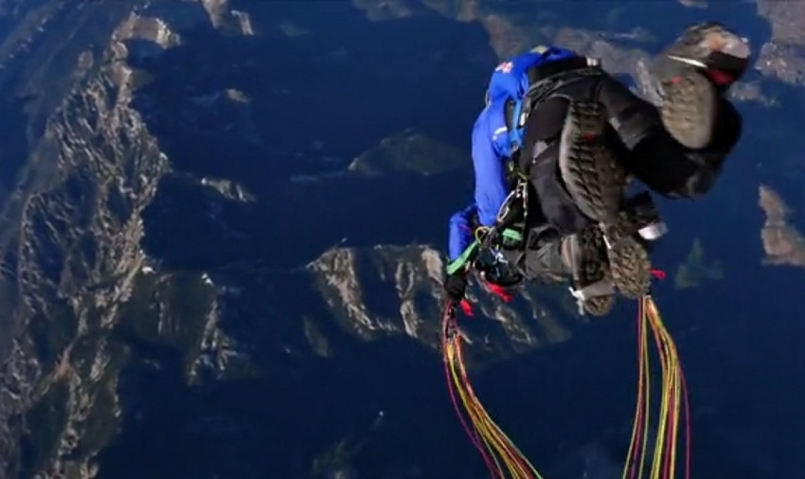 Sauter d&rsquo;un ballon pour tumblings en tandem puis chute libre