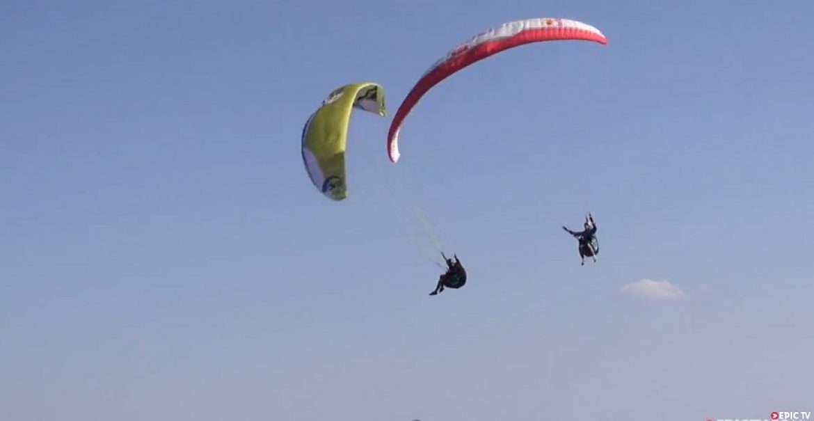 L&rsquo;hélico synchro en proximité avec Tim Alongi et Horacio Llorens