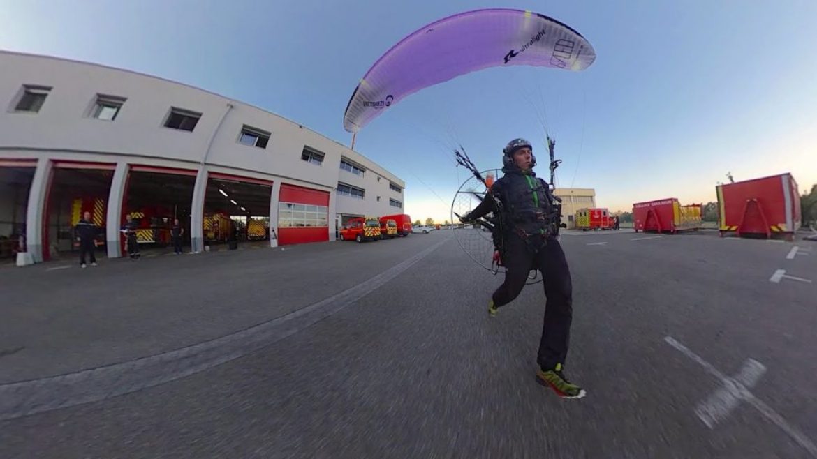 Julien Meyer se rend à son travail en paramoteur