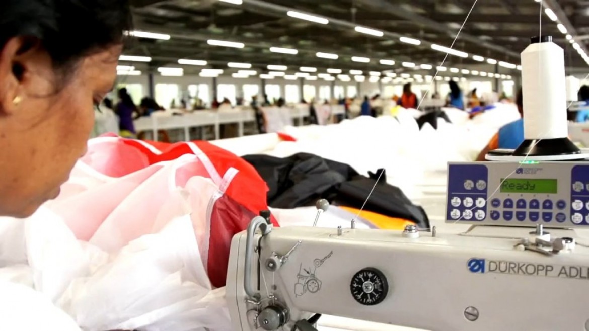 La fabrication d&rsquo;un parapente par Aero Dynamics (Sri Lanka)