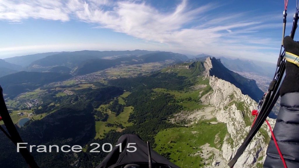 La vidéo « carte postale des Alpes en parapente »