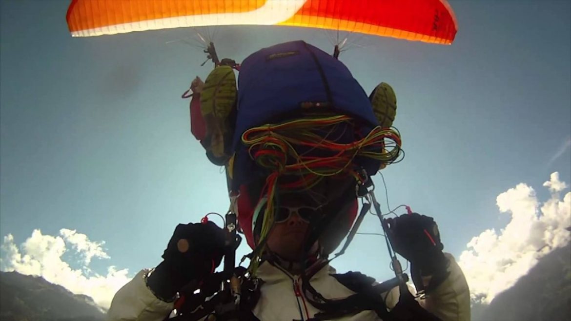 Largage avec un D-bag arrimé à un parapente biplace