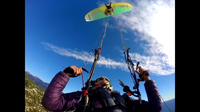 Laure Teysseyre, même pas 2 ans de parapente, fait déjà de l&rsquo;acro
