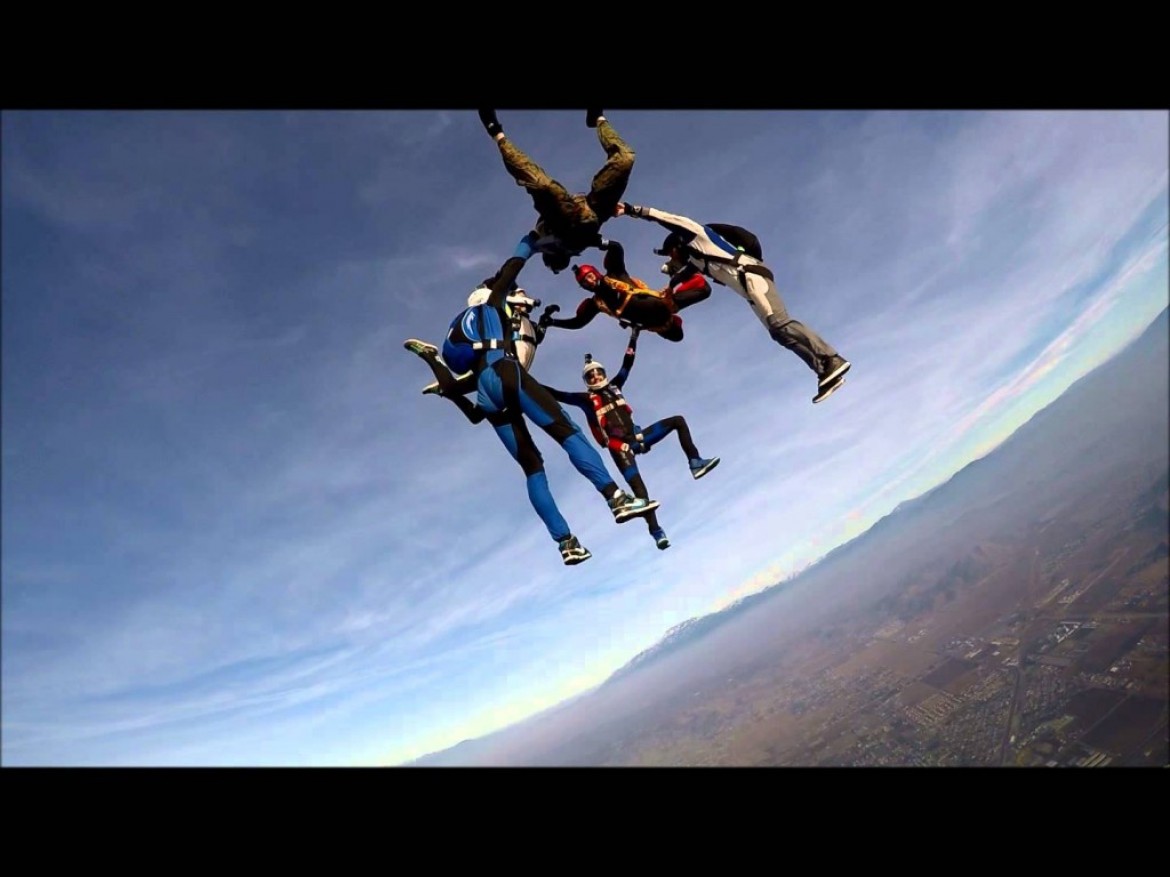 Le parapentiste Fabien Duperrier en freefly aux Etats Unis