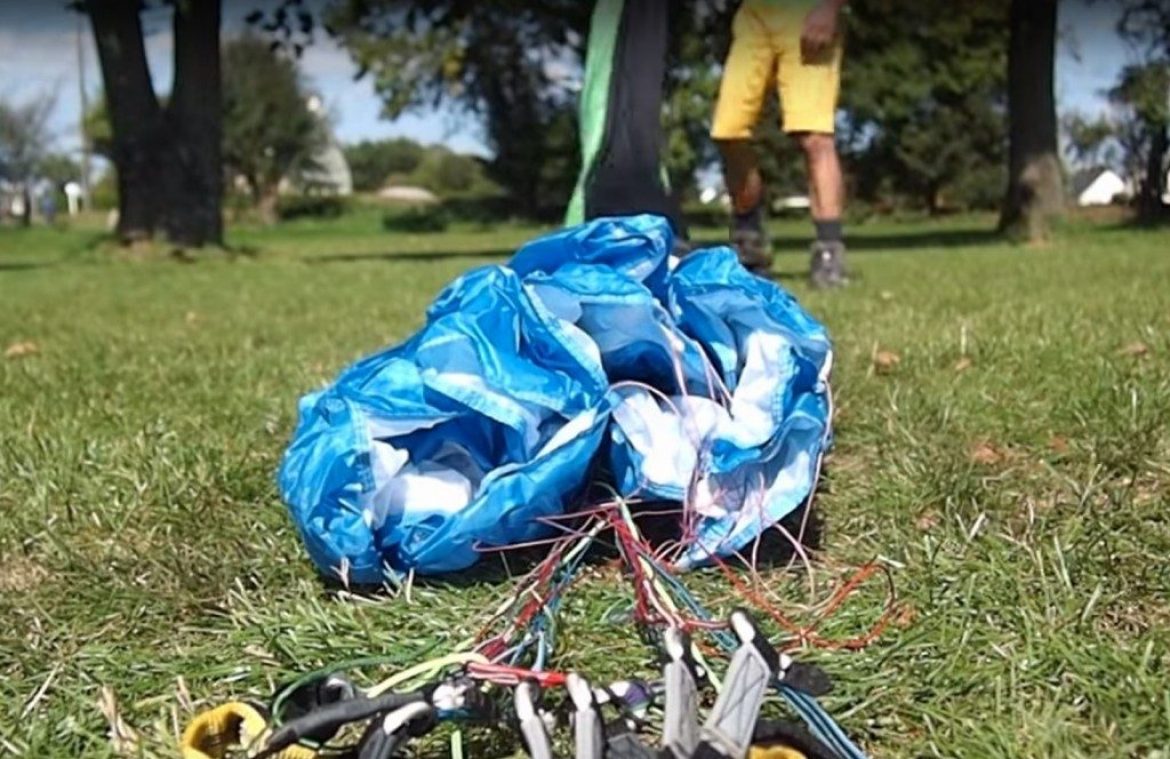 18 pilotes, 18 méthodes de pliage parapente