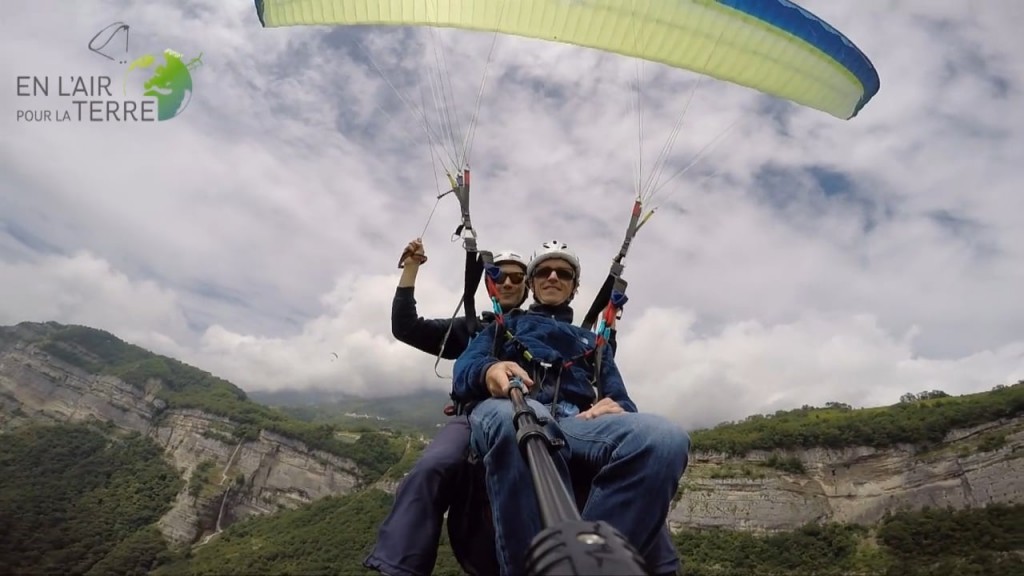 Le vidéaste officiel de l&rsquo;Airtour en biplace avec en l&rsquo;Air pour la Terre