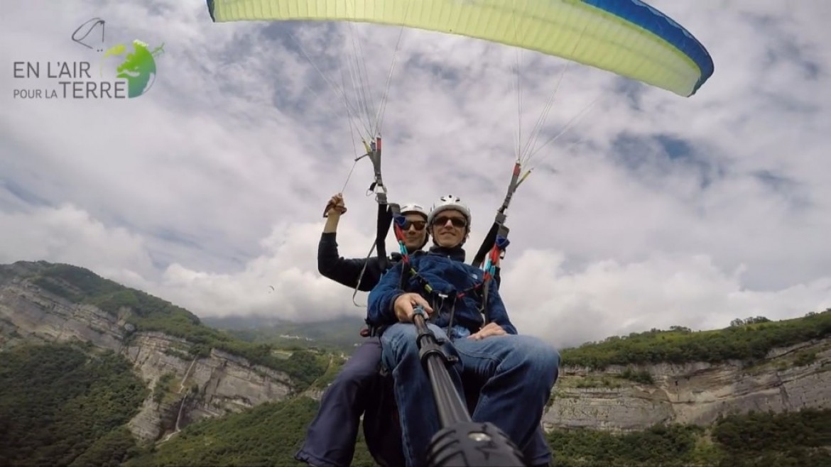 Le vidéaste officiel de l&rsquo;Airtour en biplace avec en l&rsquo;Air pour la Terre