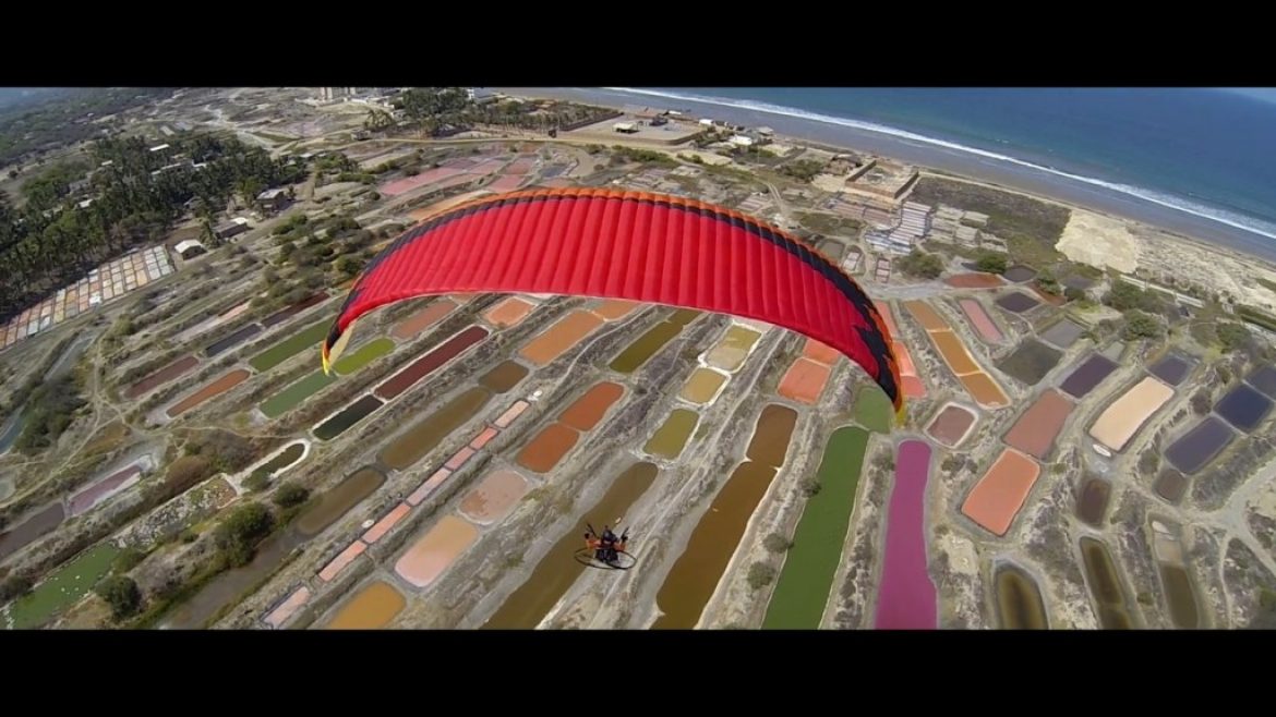 Longer la côte de l&rsquo;Equateur en paramoteur et en parapente