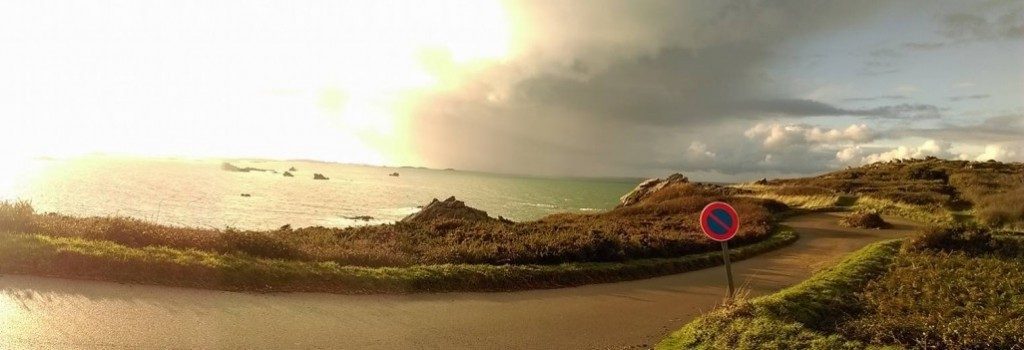 “La Manche en l’air”, longer la côte à pied et en parapente