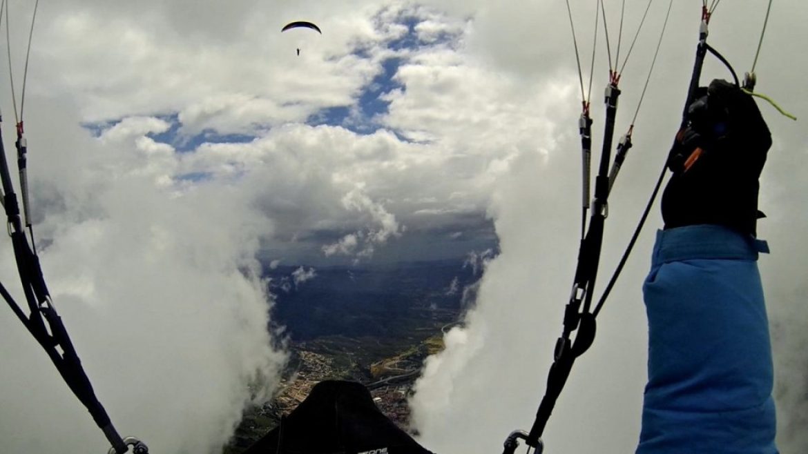 Moments magiques en parapente avec Teo Bouvard