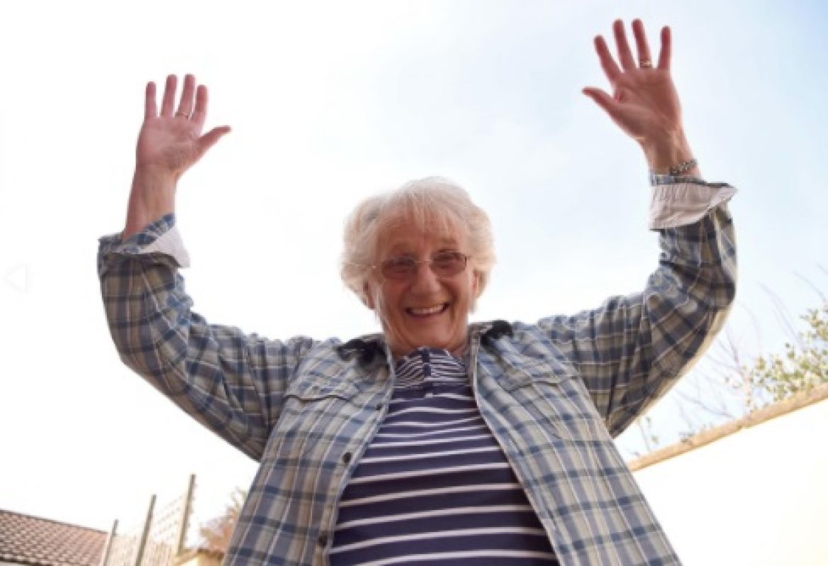 Une dame de 75 ans va sauter d&rsquo;un avion pour une bonne cause